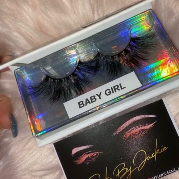 Lashes - Picture 6 of 11